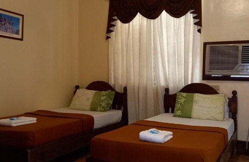 Calle Crisologo Bed & Breakfast | RF ANICETO MANSION