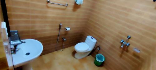 Sauraha Bed & Breakfast | Rhino Land family Home Stay chitwan with garden