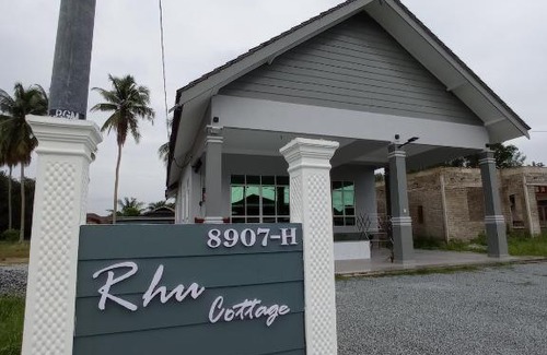 Kampung Ru Muda House | Rhu Cottage at Marang near foodcourt #Netflix