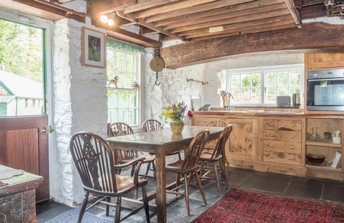 New Moat Cottage | Rhyd y Brown Farmhouse, Llys Y Fran