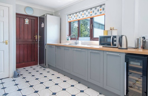 Neyland Cottage | Rhyd y Groes, Holiday Cottage Burton, Sleeps 10, 5 bedrooms, bathrooms