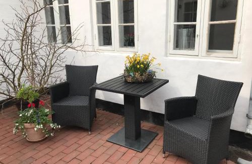 Ribe Apartment | Ribe Sønderport Bed & Kitchen