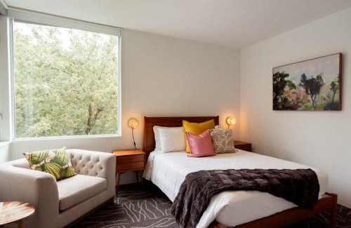 Greenway Plaza-Upper Kirby House | Rice Village Retreat - Rooftop deck - Sleeps 12