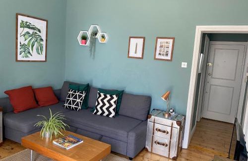 North Richmond Apartment | Richmond & Kew Gardens cozy garden flat by the pagoda