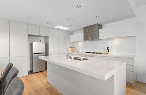 Richmond North Apartment | Richmond on the River, sleeps 6