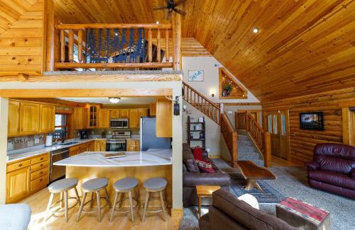 Waupaca House | Richmond Waupaca Cabin by Simple Life Rentals