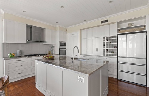 Bayview House | Ridgedale House – Luxurious Seaside Retreat