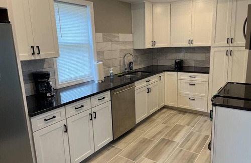 Norwood House | Ridgeway, 2 Bedroom House near Xavier, Downtown