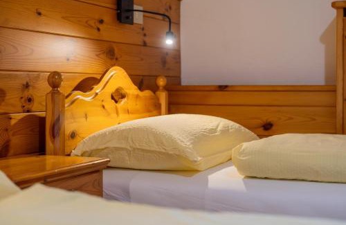 Livinallongo del Col di Lana Cabin | Rifugio Bec de Roces