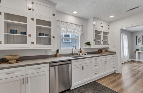 Lebanon House | Right next to hospital, med-school, bars & more!