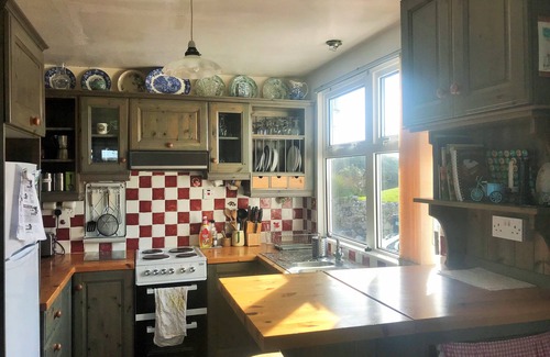 Letterard House | Right on the sea front bright bungalow with big secluded garden