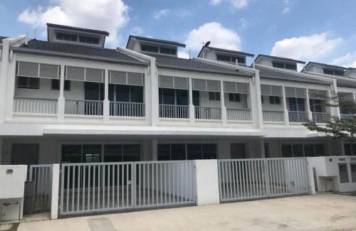 Jenjarom House | Rimbayu Homestay 12 - Quayside Mall - Kota Kemuning