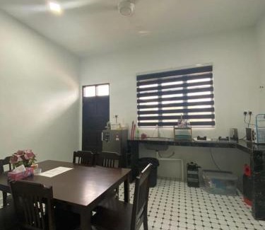 Manir House | Rina Homestay 2