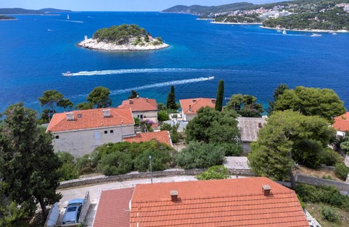 Krizni rat Apartment | Rinada - ZF Hvar