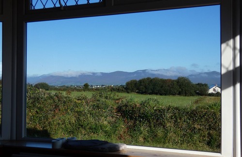 Killorglin House | Ring Of Kerry . Beautiful 3 Bed Home, Sleeps 7