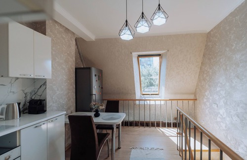 Riscani Apartment | Riscani Cozy Apt with Balcony