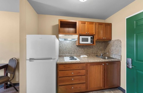 Pleasanton Hotel | Risewell Kitchen Suites Pleasanton