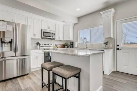 East Colorado Springs House | Rising Star Garden of the Gods Newly Renovated