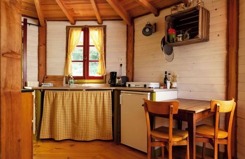 Villeneuve d'Aveyron Cottage | RITA'S TRAILERS. In the countryside near the village. Swimming pool. Pets welcome!