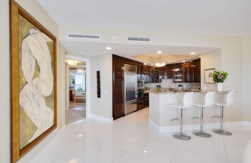 Singer Island Condo | Ritz multi mil 17 flr lux priv beach access ocean view restaurant 2 pool 2 spas
