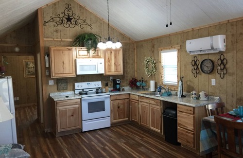Ingram Cabin | River Adventure Cabin #3-paradise River Bend