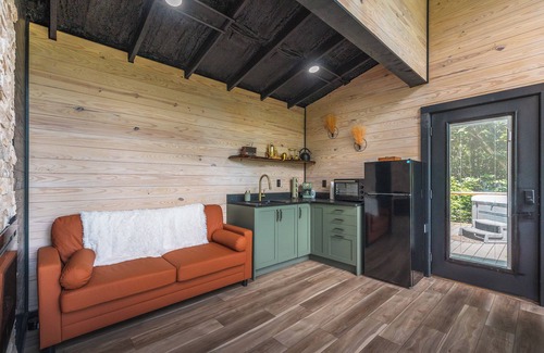 Lodi Cabin | RIVER and SKY Cabin; Hot Tub