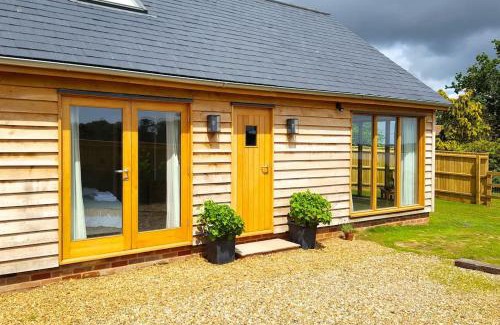 Woodbridge House | River Cottage - Stunning estuary views