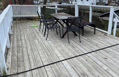 Port Dover Apartment | River front cottage close to the beach