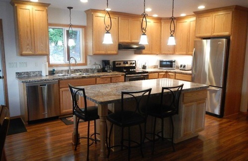 Douglas County House | River Front Hideaway in the Southern Oregon Cascade Mountains