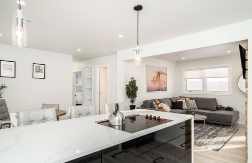 Tuxedo House | River Heights+Striking 4 Bdr Home+Parking(759)