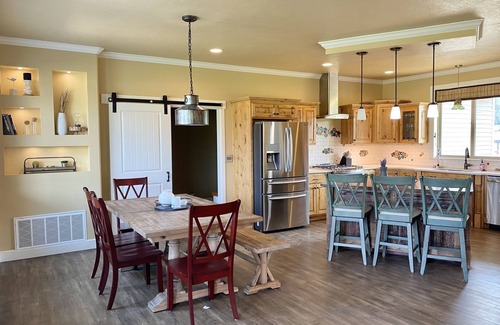 Florence House | River House-4 Bedroom 2.5 Bath