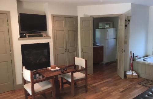 Grassy Creek Bed & Breakfast | River House Inn