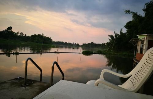 Uthai Thani Resort | River Marina Resort