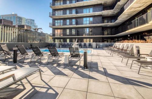 Killgubbin Apartment | River North 1br w grills terrace fire pits CHI-1038