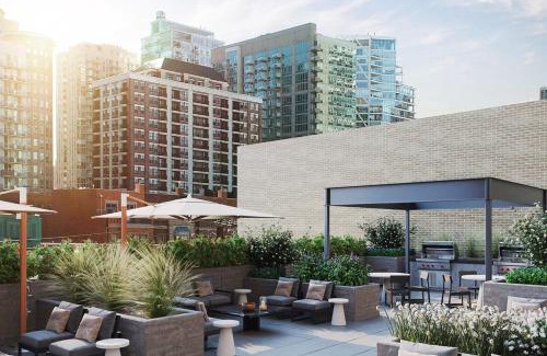 Killgubbin Apartment | River North 1br w outdoor pool 1 block to L CHI-1035