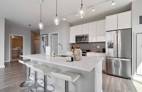 Near North Side Apartment | River North 2BR: High Ceilings, Comfort