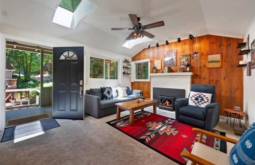 Rio Nido House | River Otter Hot Tub BBQ Fire Pit Russian River Gem