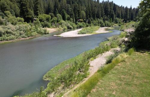 Rio Nido House | River Otter Hot Tub BBQ Fire Pit Russian River Gem