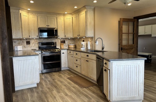 Sweet Grass County House | River Ranch House w/Horse Accommodations and access to The Yellowstone River