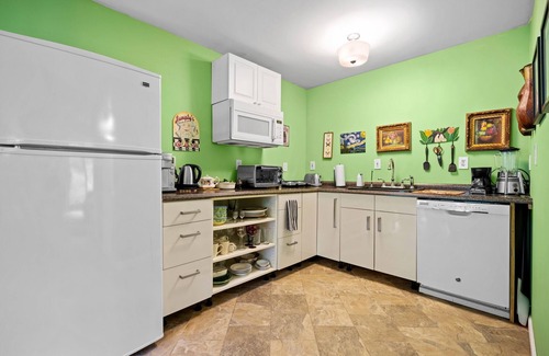 Danboro House | River Retreat with private apartment and deck on the beautiful Delaware River