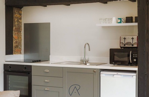 Windsor Cabin | River's Edge Retreat:A Cosy 1-Bed Cabin in Windsor