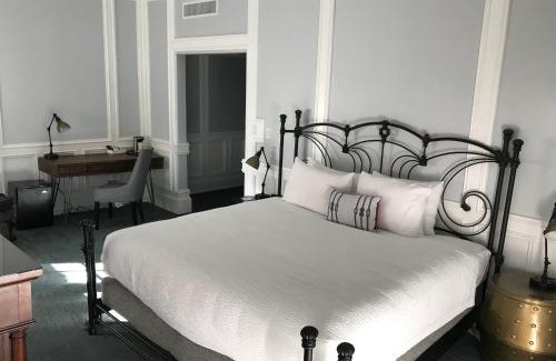 Historic District - North Hotel | River Street Inn