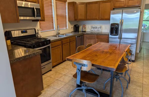 East Price Hill House | River View 1-bedroom house with WiFi Close to Downtown & Stadiums