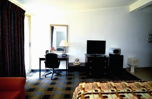 Somerset House | River-view, 1 King Bed with Balcony