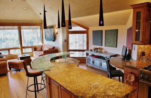 Century West House | River View Contemporary Vacation Townhouse