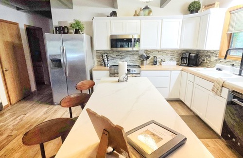 Leavenworth House | River view, large outdoor living with hot tub, fire pit, grill and pizza oven!
