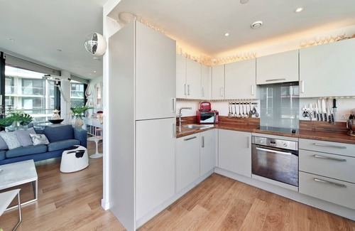 Nine Elms Apartment | River-View Spectacular, by Veeve
