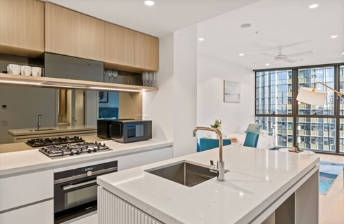 Brisbane Central Business District Apartment | River View Suite | 1BR 3People | Balcony Pool Gym