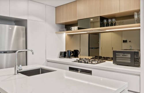 Brisbane Central Business District Apartment | River View Suite | 1BR 3People | Balcony Pool Gym