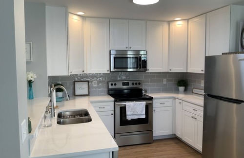 Laneview House | River view with short walk to beach